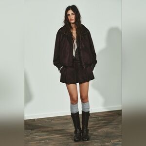 Zara PLEATED BUTTON SHORTS